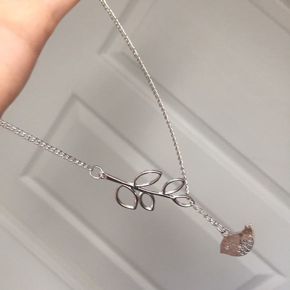 ⚜️[𝟯/$𝟭𝟯]⚜️Silver Dainty Leaf Dove Necklace New - Picture 2 of 8